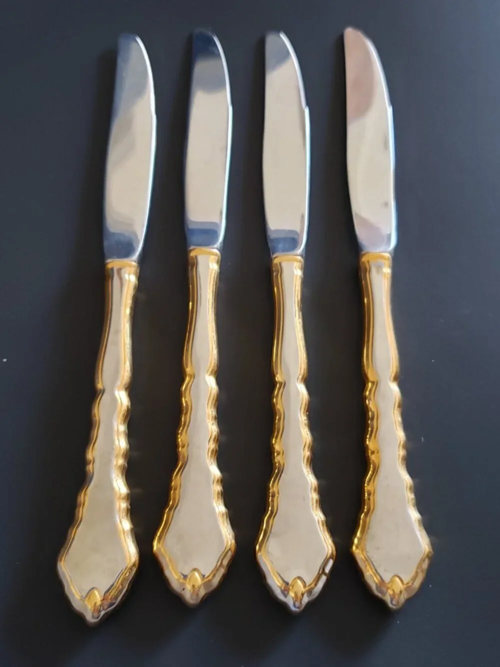 4pc Oneida GOLDEN ROYAL CHIPPENDALE Community Stainless Flatware Dinner Knife 9
